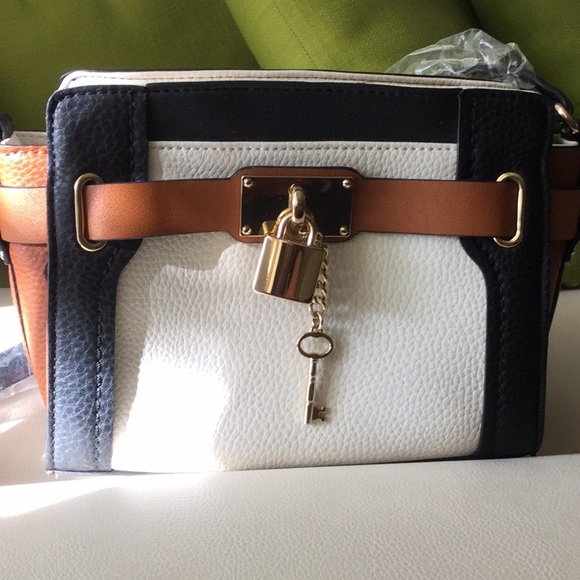 Crossbody bag colorblock  tan and off white w/ keylock - Picture 2 of 5